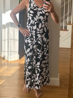 Karen Kane Black & White Leaf-Print Sleeveless Summer dress